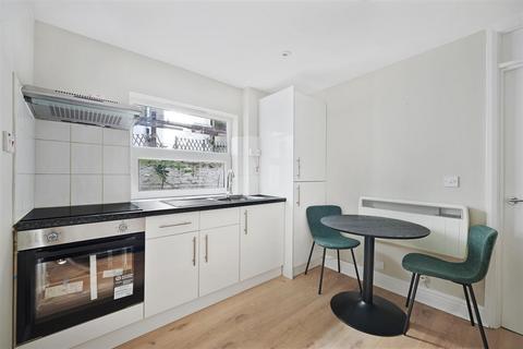 1 bedroom flat to rent, Cheniston Gardens, London W8