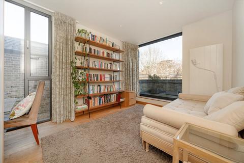 17 Albert Road, Teddington, TW11 0BD