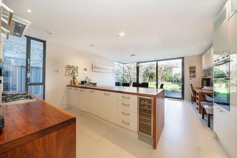 17 Albert Road, Teddington, TW11 0BD
