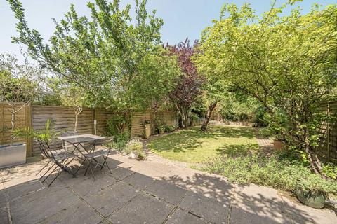 17 Albert Road, Teddington, TW11 0BD