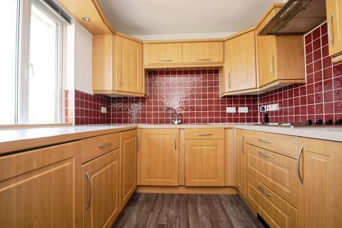 2 bedroom flat to rent, Ffordd Garthorne, Cardiff, CF10