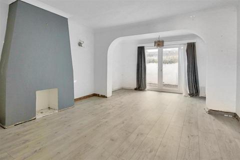3 bedroom terraced house to rent, Carden Avenue, Brighton