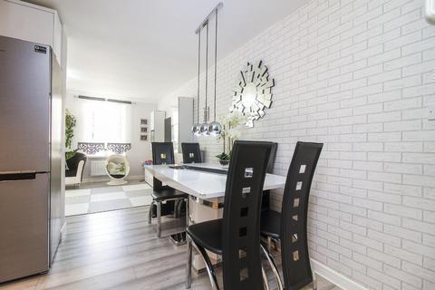 2 bedroom flat for sale, Houston Court, Newcastle Upon Tyne