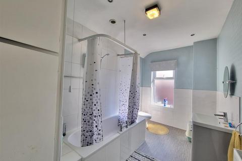 2 bedroom terraced house for sale, Howard Road, Leicester