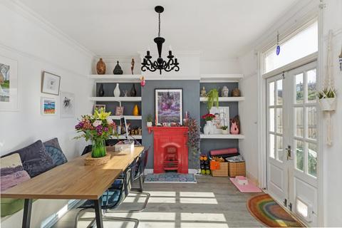 19 Salisbury Road, London, W13 9TU
