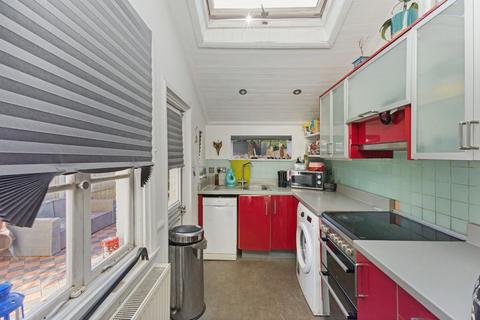 19 Salisbury Road, London, W13 9TU