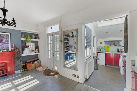 19 Salisbury Road, London, W13 9TU