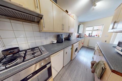 3 bedroom flat to rent, Flat 2, 55 Alfreton Road, Nottingham, Nottinghamshire, NG7