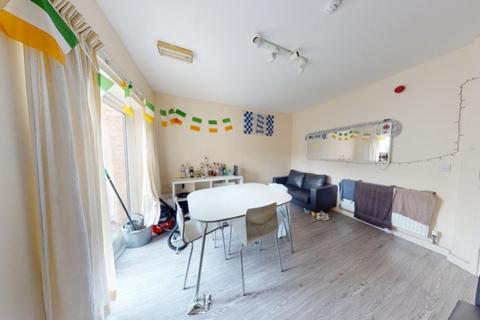 3 bedroom flat to rent, Flat 2, 55 Alfreton Road, Nottingham, Nottinghamshire, NG7