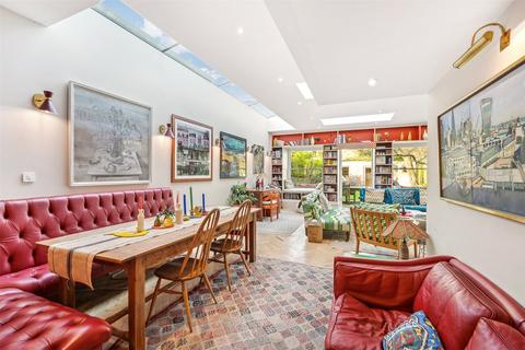 6 Boscombe Road, London, W12 9HP