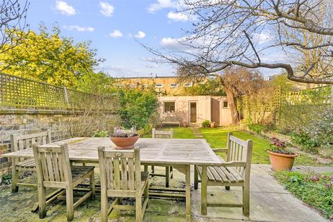 6 Boscombe Road, London, W12 9HP