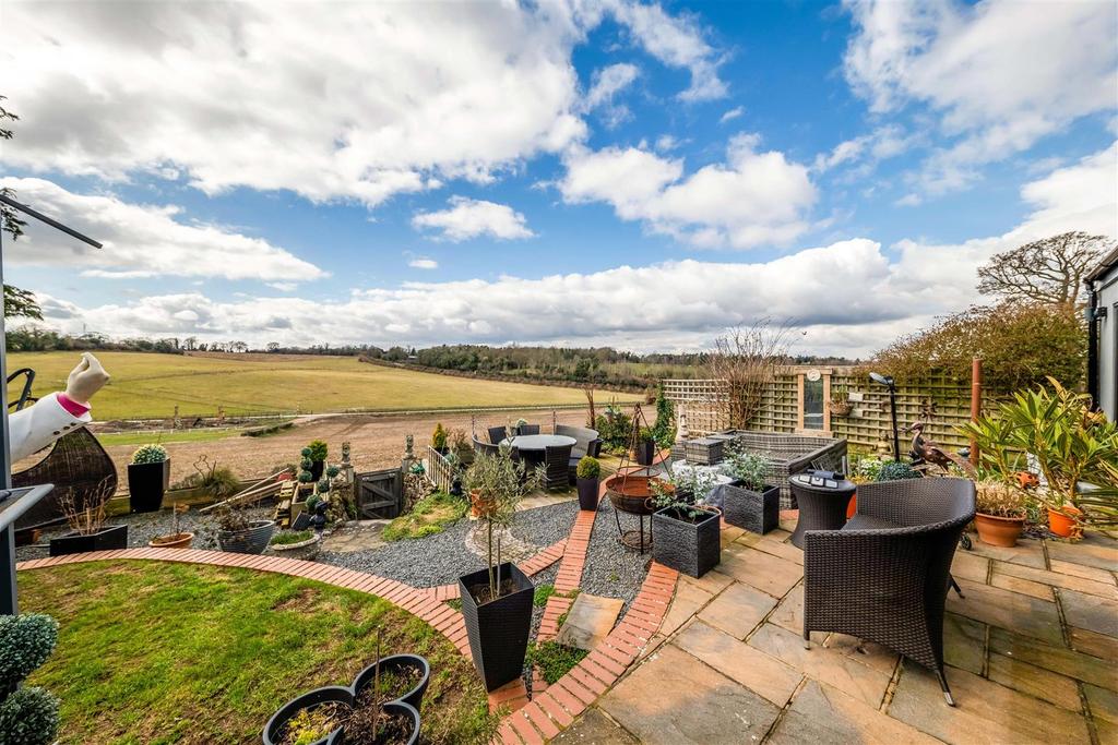 LANGLEY CLOSE-5.jpg