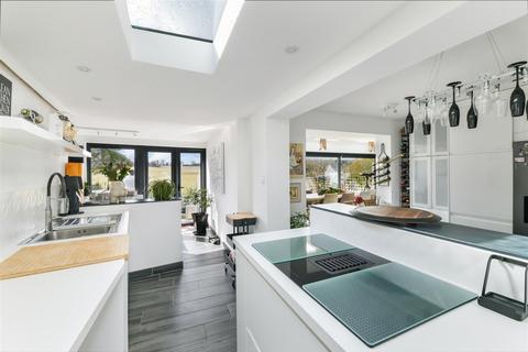 9 Langley Close, Epsom, KT18 6HG