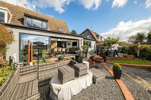 9 Langley Close, Epsom, KT18 6HG