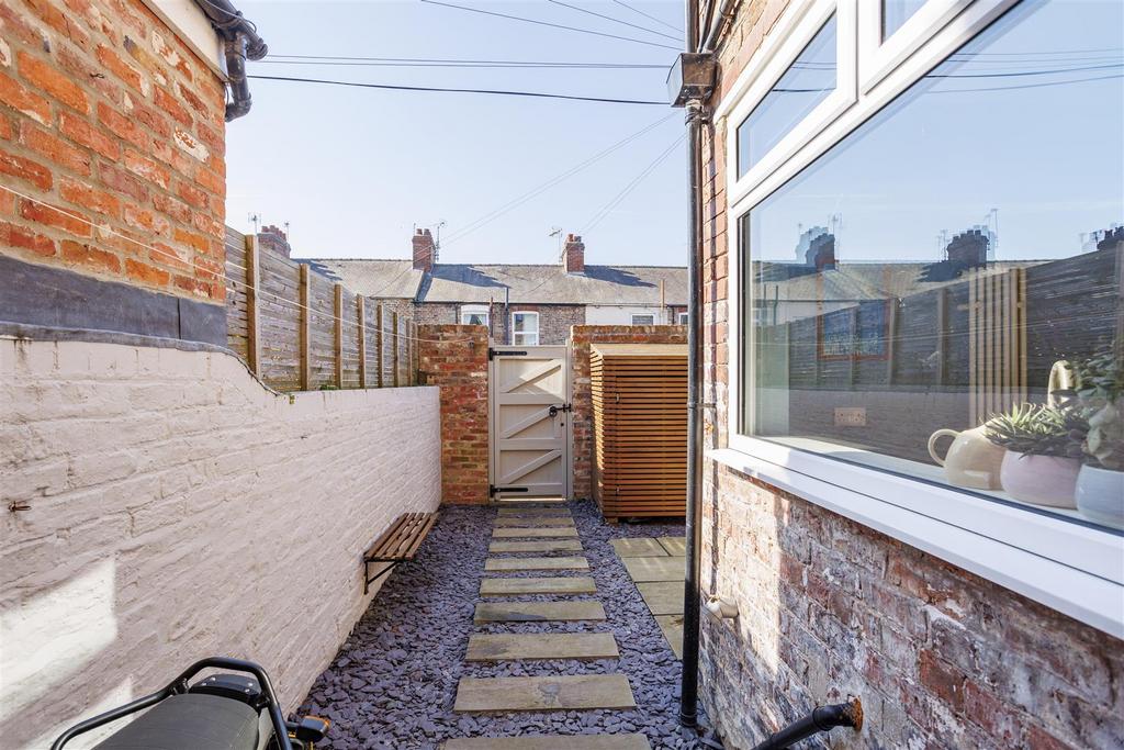 90 Albemarle Road 8.jpg