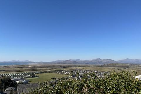 2 bedroom house for sale, 2 Castle View, Harlech