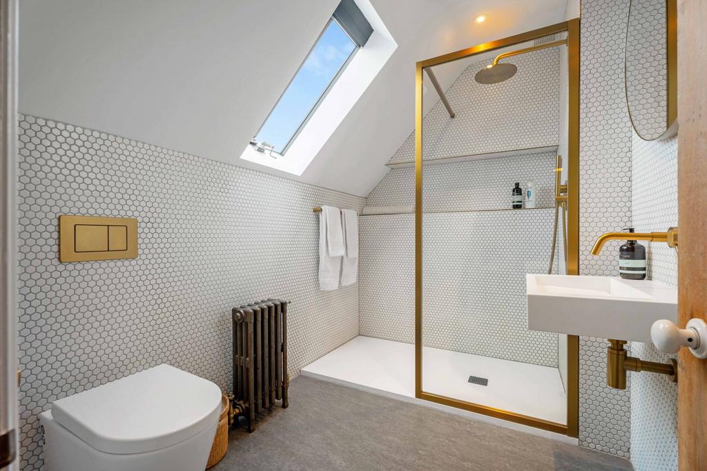En suite to bedroom 2
