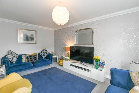 7 Bell Heather Close, Staverton, Trowbridge, BA14 8TY