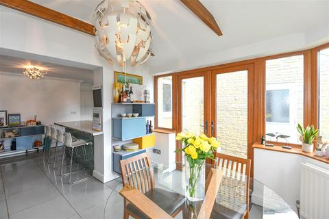 7 Bell Heather Close, Staverton, Trowbridge, BA14 8TY