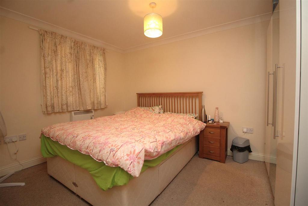 Bedroom 1 .JPG