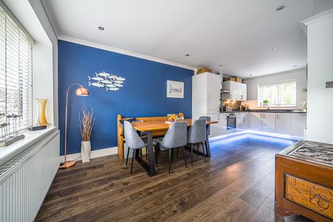 2 Fairfields, Looe, PL13 1HD