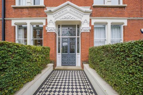 4 bedroom apartment to rent, Clevedon Road, Richmond