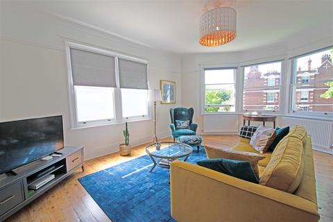 4 bedroom apartment to rent, Clevedon Road, Richmond