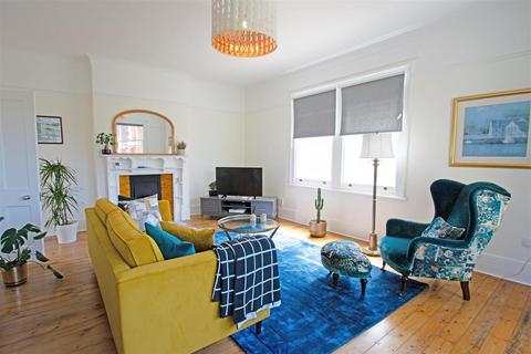 4 bedroom apartment to rent, Clevedon Road, Richmond