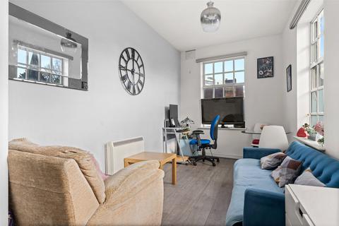 1 bedroom apartment for sale, High Street, Berkshire RG12