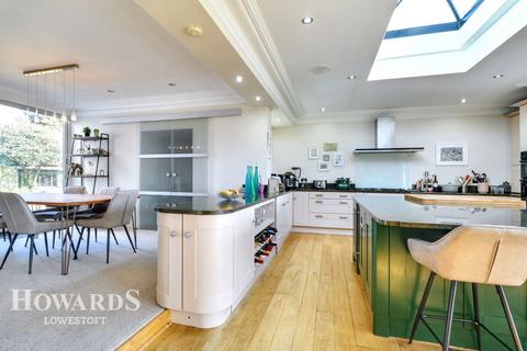 Coplands Acton Road, Lowestoft, NR33 7LG