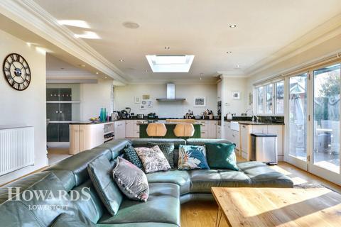 Coplands Acton Road, Lowestoft, NR33 7LG