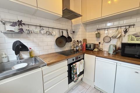 2 bedroom flat to rent, Eastcombe Avenue, Charlton, SE7