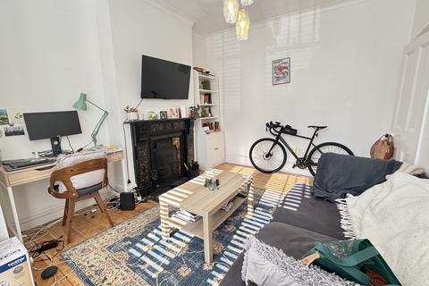 2 bedroom flat to rent, Eastcombe Avenue, Charlton, SE7