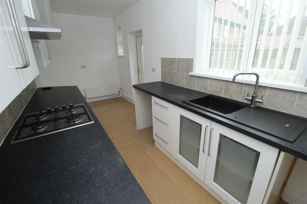 Kitchen2.JPG