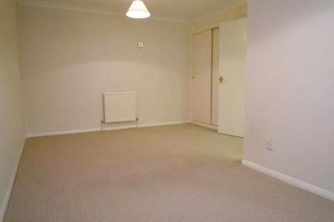 1 bedroom apartment to rent, Rosefield Road, Staines, TW18