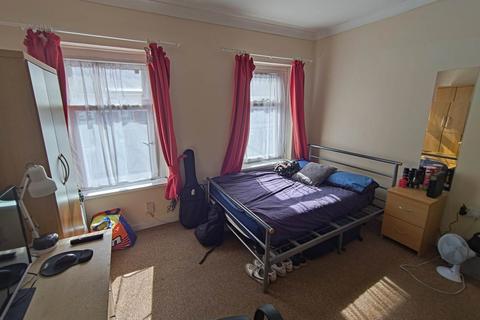 4 bedroom terraced house to rent, Cyfarthfa Street, Roath,