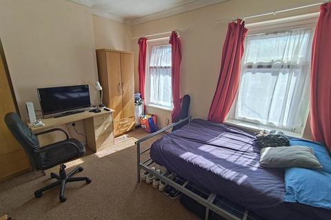4 bedroom terraced house to rent, Cyfarthfa Street, Roath,