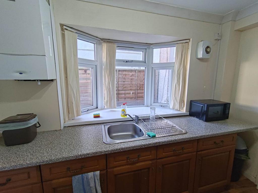 Kitchen (2)