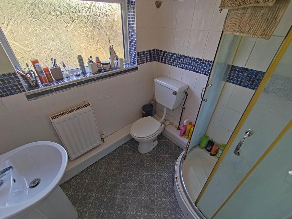 Ground floor bathroo