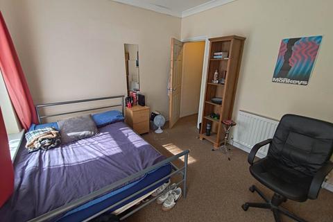 4 bedroom terraced house to rent, Cyfarthfa Street, Roath,