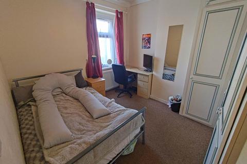 4 bedroom terraced house to rent, Cyfarthfa Street, Roath,