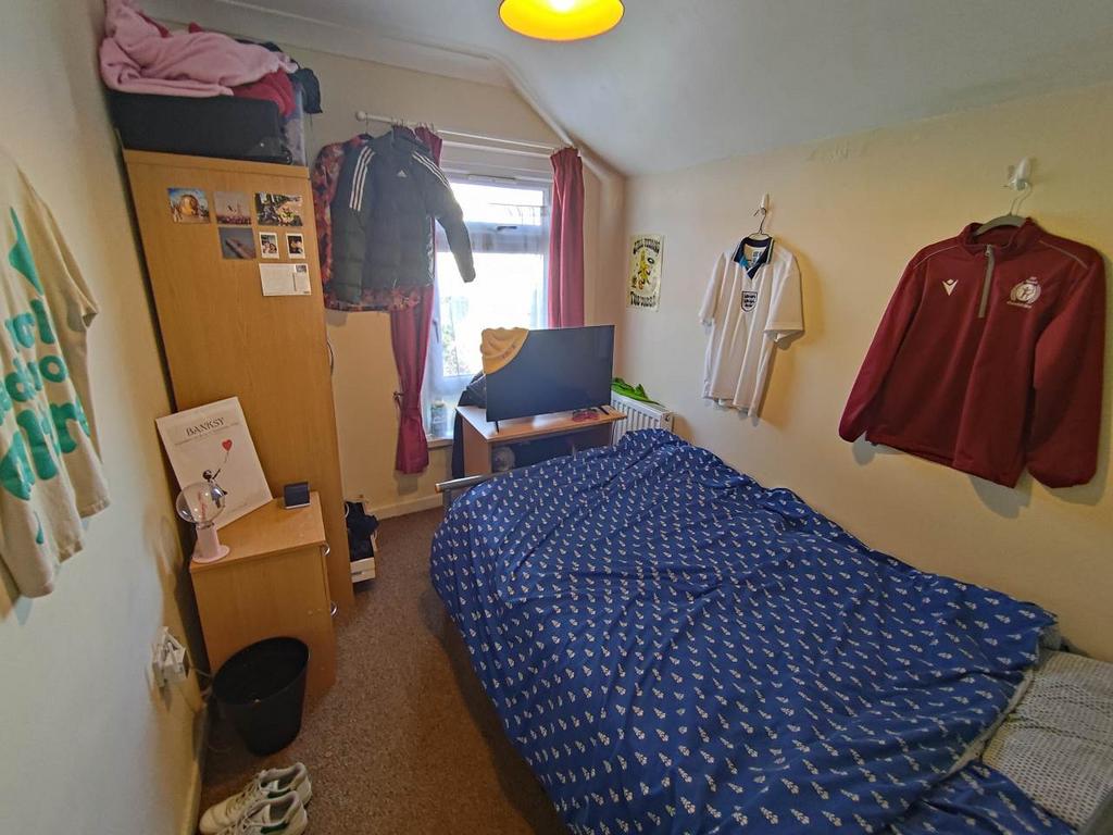 First floor rear bed