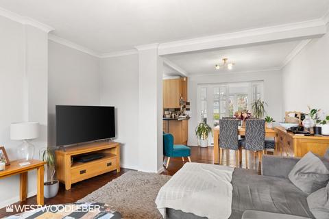 100 Beechfield, Hoddesdon, EN11 9QL