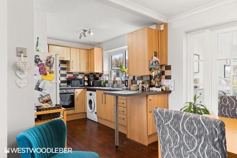 100 Beechfield, Hoddesdon, EN11 9QL