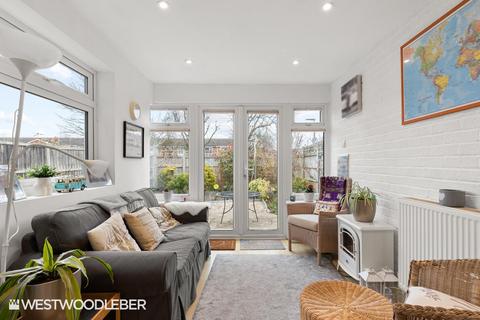 100 Beechfield, Hoddesdon, EN11 9QL
