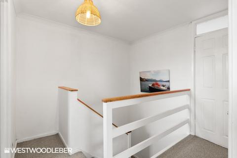 100 Beechfield, Hoddesdon, EN11 9QL