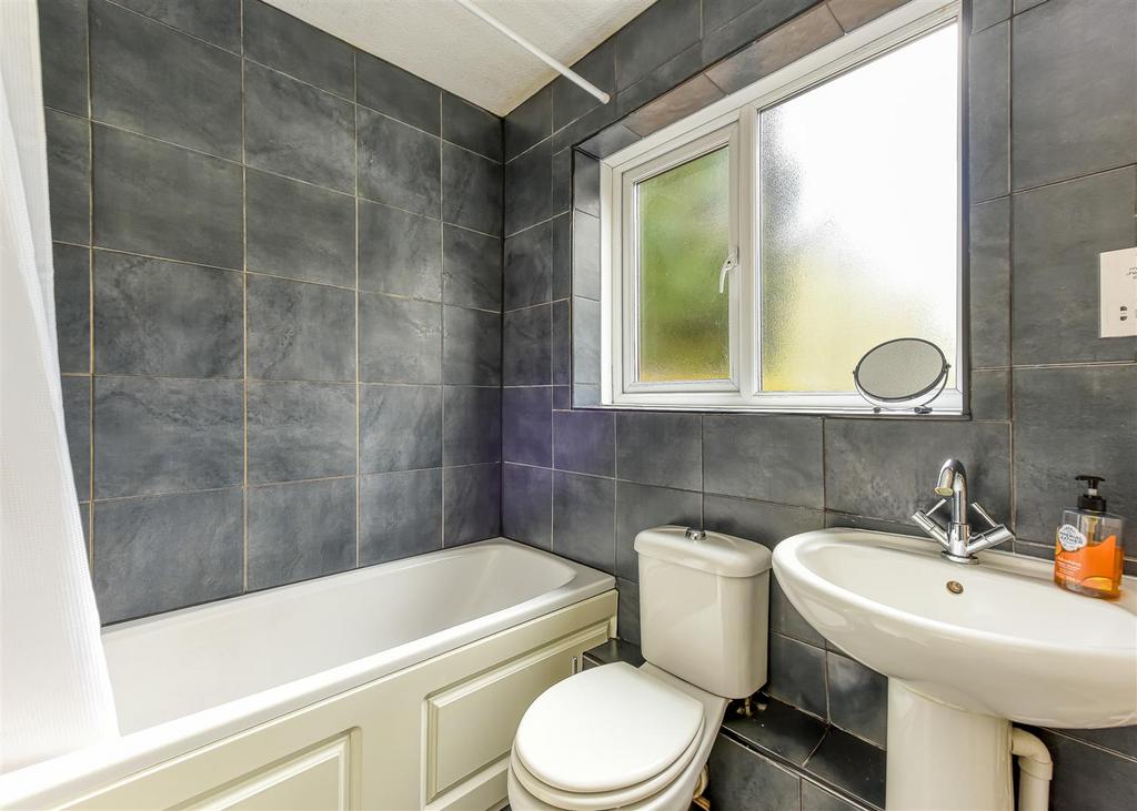9 Corve View-Bathroom.jpg