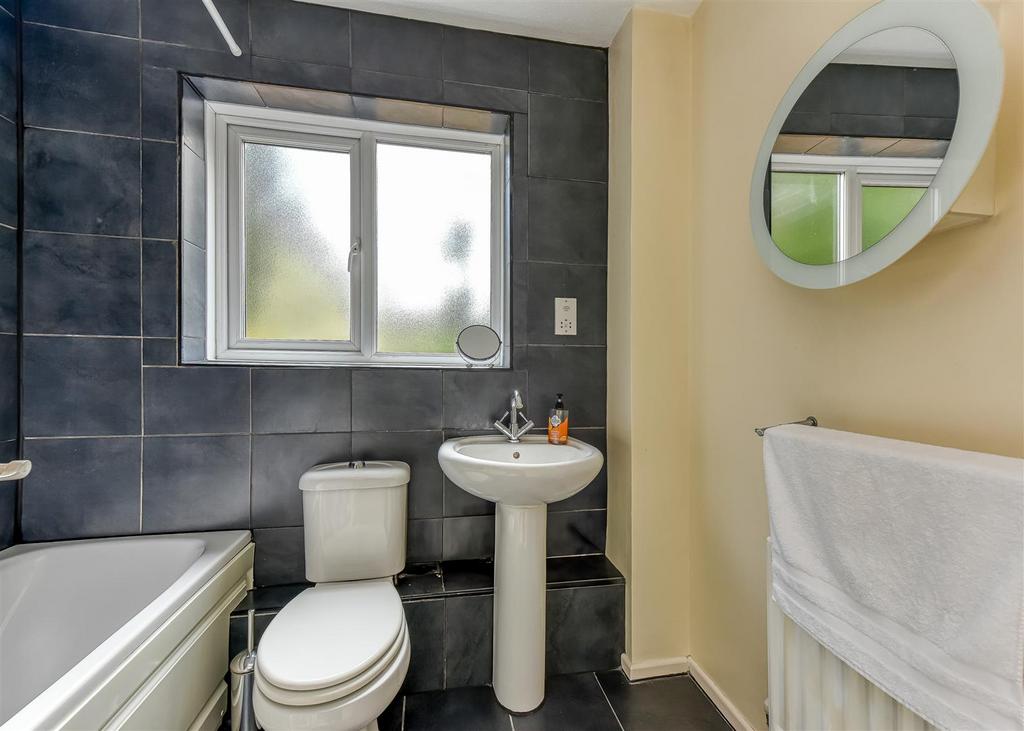 9 Corve View-Bathroom (2).jpg