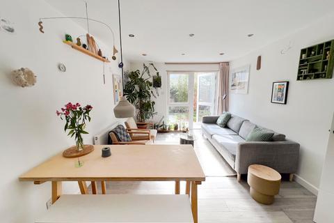 13b The Heights, London, SE7 8JJ
