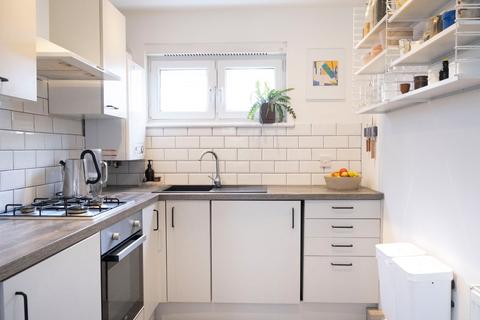 13b The Heights, London, SE7 8JJ